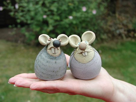  Collectable Miniature Pottery Church Mouse 