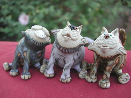  Collectable Miniature Pottery Leggy Cat - seated 