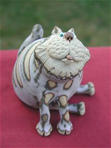  Pottery Leggy Cat - sitting 