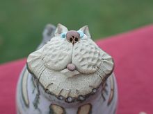  Pottery Leggy Cat - sitting 