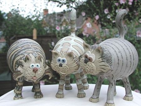  Pottery Leggy Cat - standing 