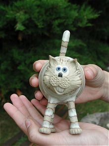  Pottery Leggy Cat - standing 