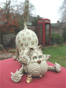  Attitude Cat - crouching 