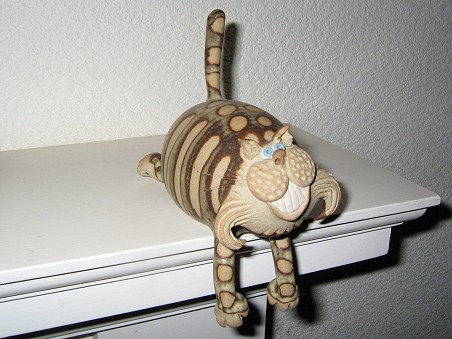  Pottery Shelf Cat 