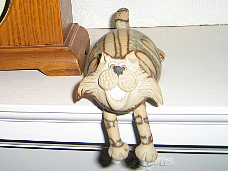  Pottery Shelf Cat 