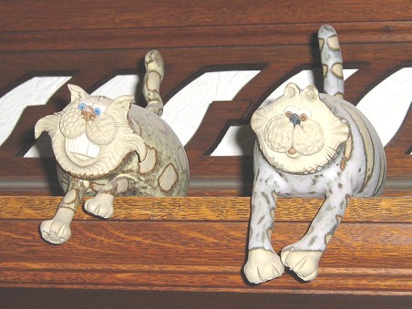  Pottery Shelf Cat 