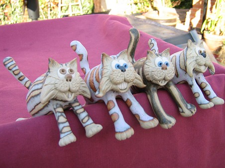  Collectable Miniature Pottery Shelf cat 